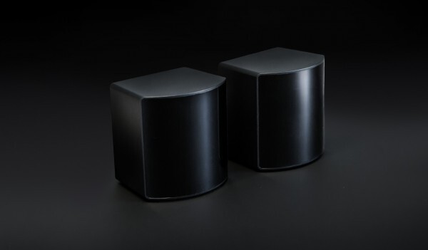 Base stations that track the location of an VR/XR headset